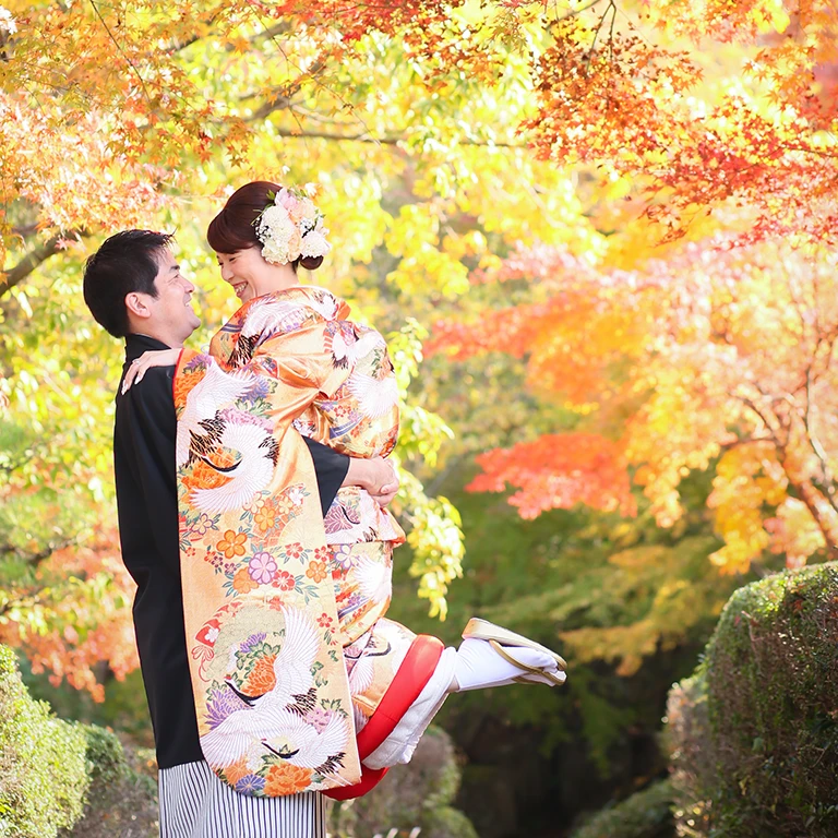 結婚写真 滋賀 前撮り びわこ文化公園 紅葉ロケの和装撮影