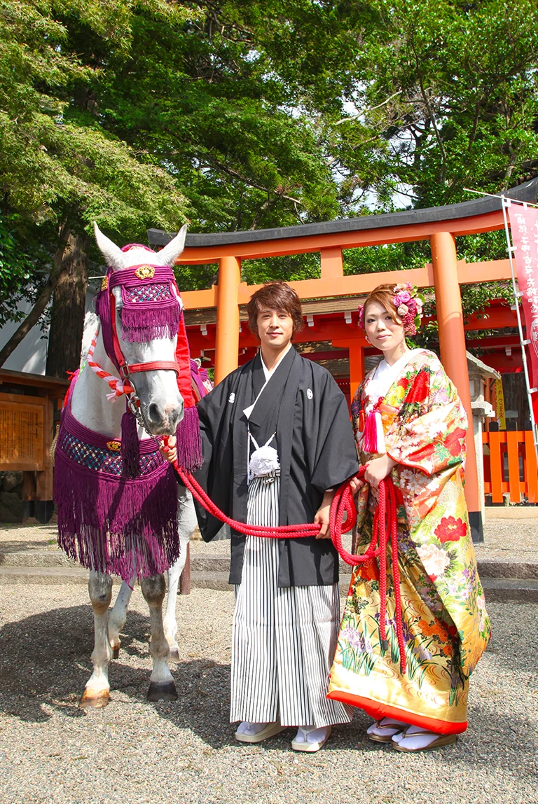 馬と一緒に結婚写真 賀茂神社 新郎新婦 和装 色打掛 滋賀前撮り フォトウェディング