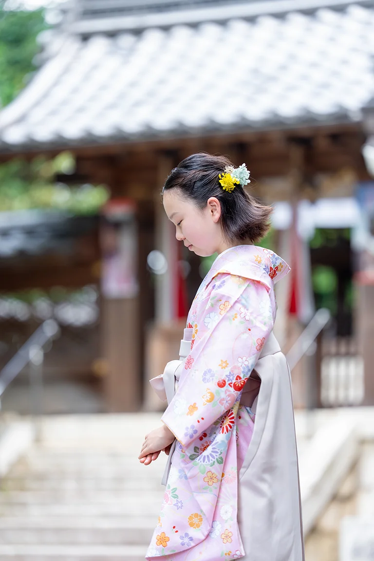 十三参り 着物 神社の境内