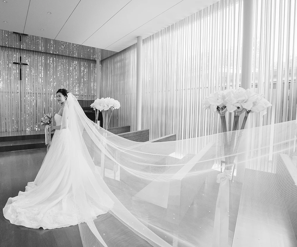 チャペル家族婚 新婦ウェディングドレス
