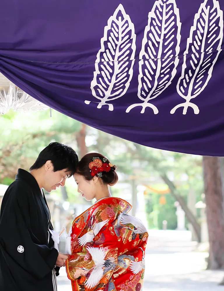 フォトウェディング 神社ロケーション撮影 前撮り 滋賀建部大社　色打掛　紋付袴　和装　新郎新婦