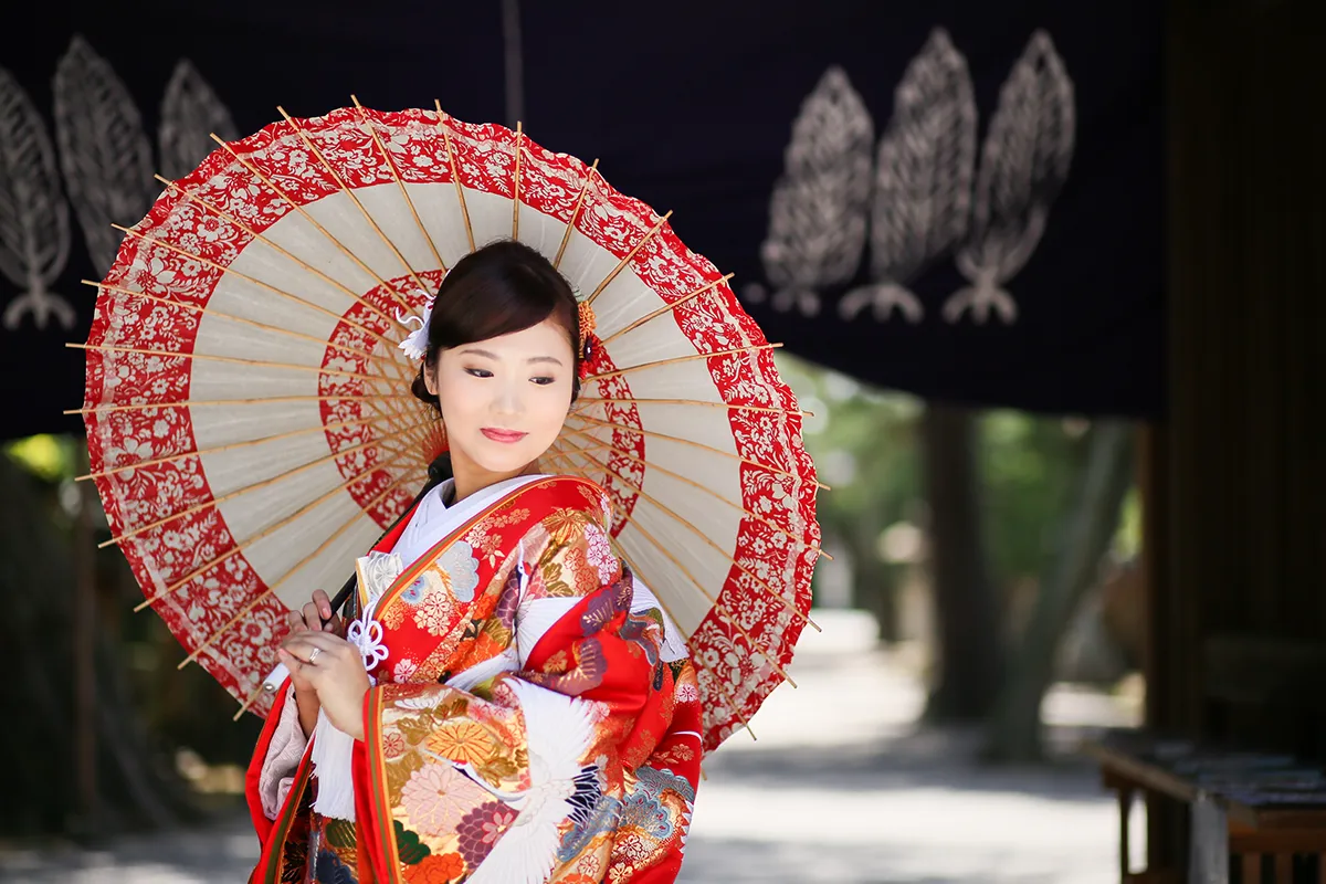 建部大社で神社フォトウェディング/前撮り 色打掛の新婦