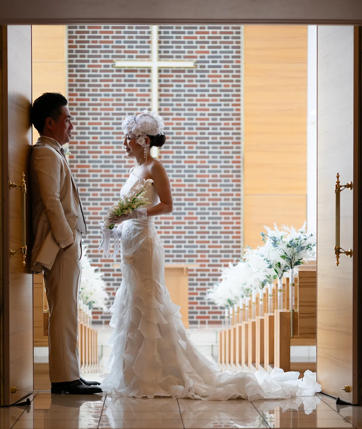 チャペルフォトウェディング　新郎新婦　マーメイドドレス