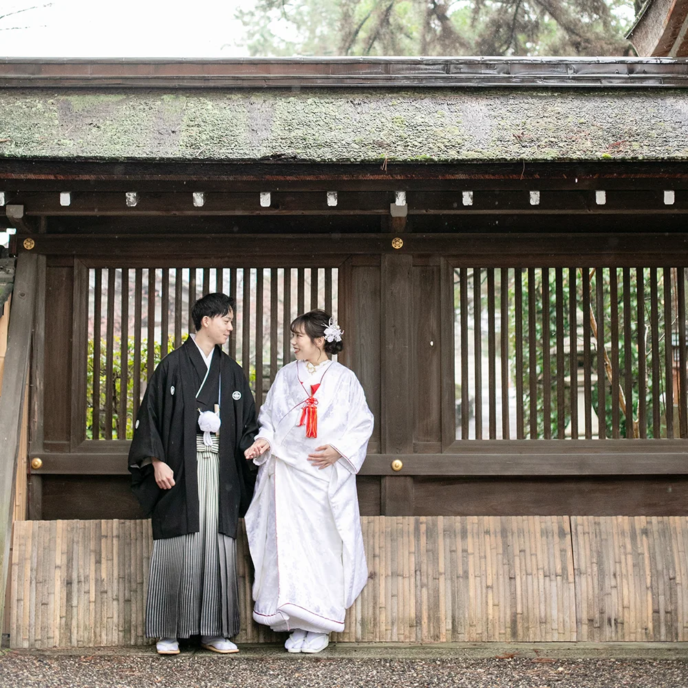 滋賀の建部大社　神前結婚式　新郎新婦　結婚写真