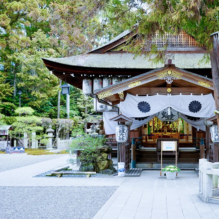 建部大社外観